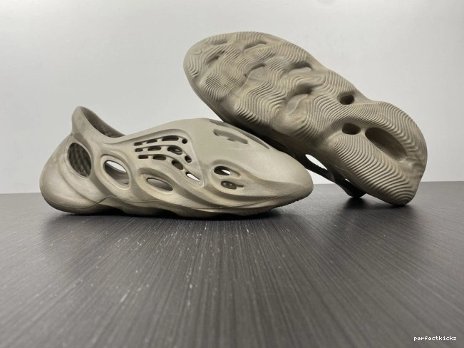 Adidas Stone Yeezy GX4472 Sage Foam RNNR 0723